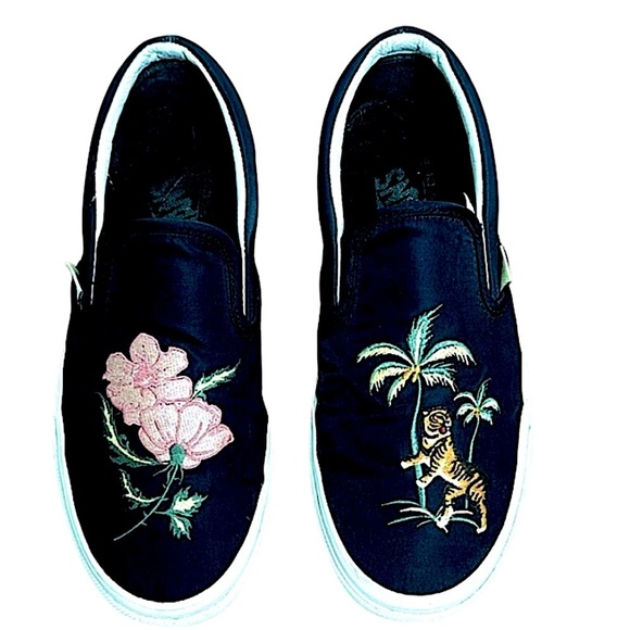 Vans Embroidered Tiger and Floral  Slip-On  Black Nylon Shoes Sneakers size 8 - Picture 1 of 16